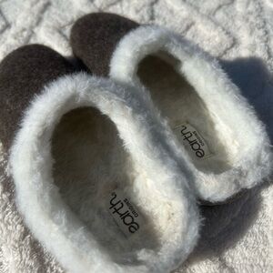 Women’s faux fur slip on shoes